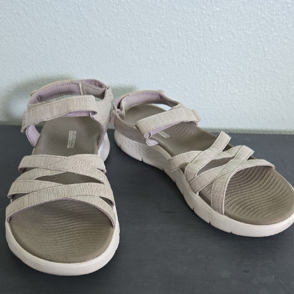 Skechers Tan GoWalk Strappy Sandals Size 9 - Picture 1 of 8